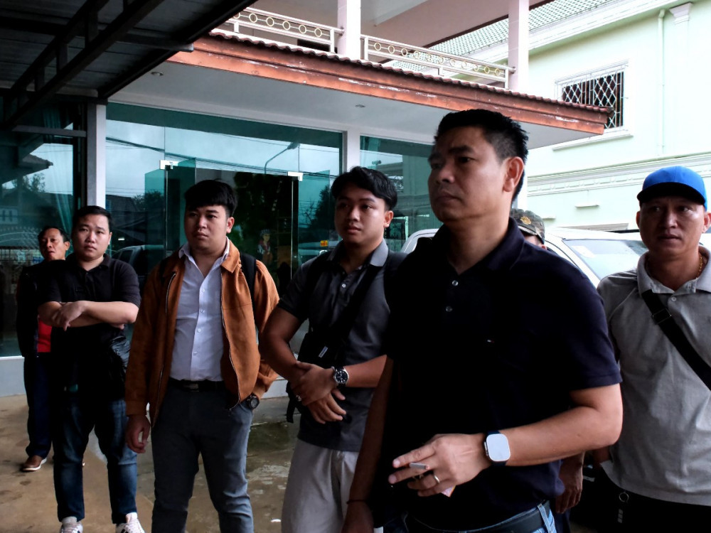 Thượng tá Nguyễn Phi Hải, Trưởng phòng Cảnh sát hình sự cùng lực lượng trinh sát trước giờ xuất kích. (Ảnh CAHT) Thượng tá Nguyễn Phi Hải, Trưởng phòng Cảnh sát hình sự cùng lực lượng trinh sát trước giờ xuất kích. (Ảnh CAHT)