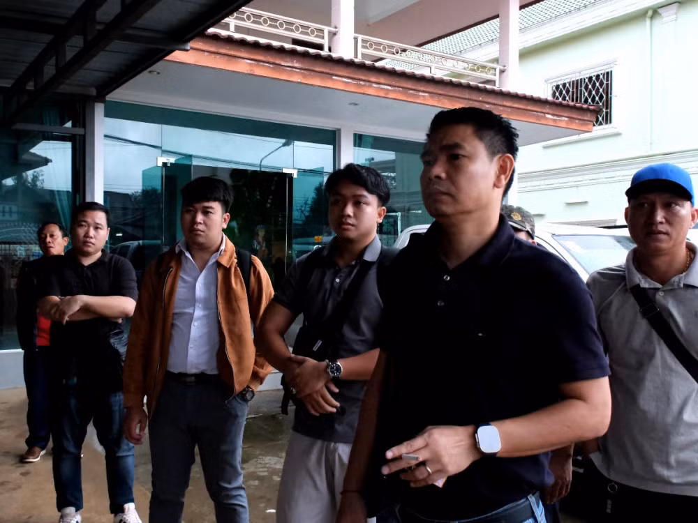 Thượng tá Nguyễn Phi Hải, Trưởng phòng Cảnh sát hình sự cùng lực lượng trinh sát trước giờ xuất kích. (Ảnh CAHT)