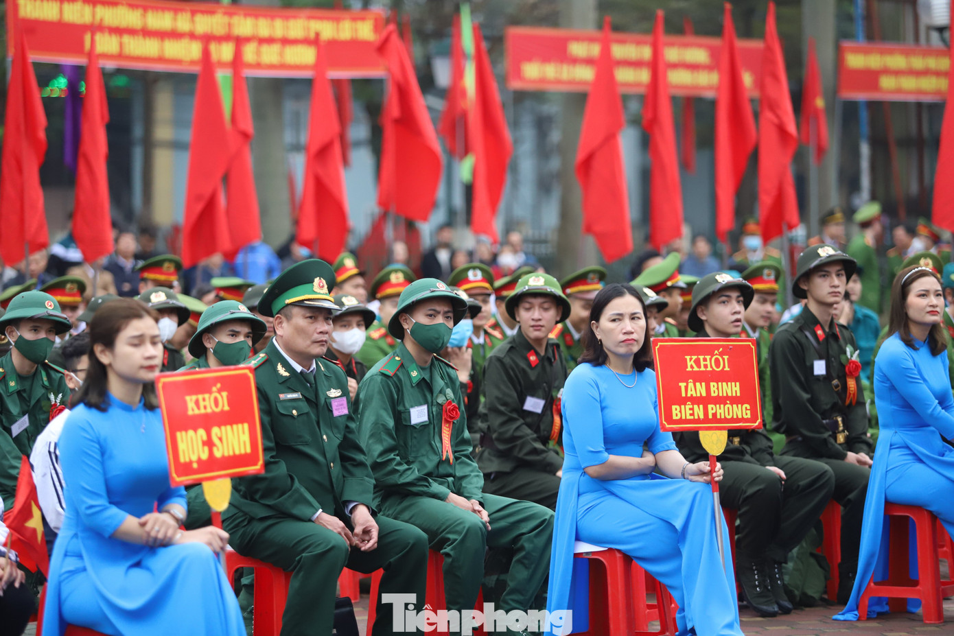 Ngoài tân binh thực hiện nghĩa vụ quân sự, Hà Tĩnh còn có 245 thanh niên tham gia nghĩa vụ công an nhân dân. Trong đó, có 150 tân binh được biên chế về Công an tỉnh, số còn lại được biên chế về các đơn vị trực thuộc Bộ Công an.