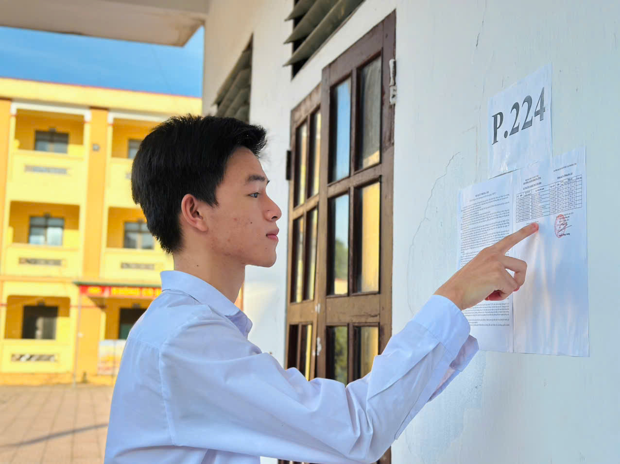 Sỹ tử hoàn thành bài Ngữ Văn, đề dễ thở, thí sinh phấn khởi ảnh 46