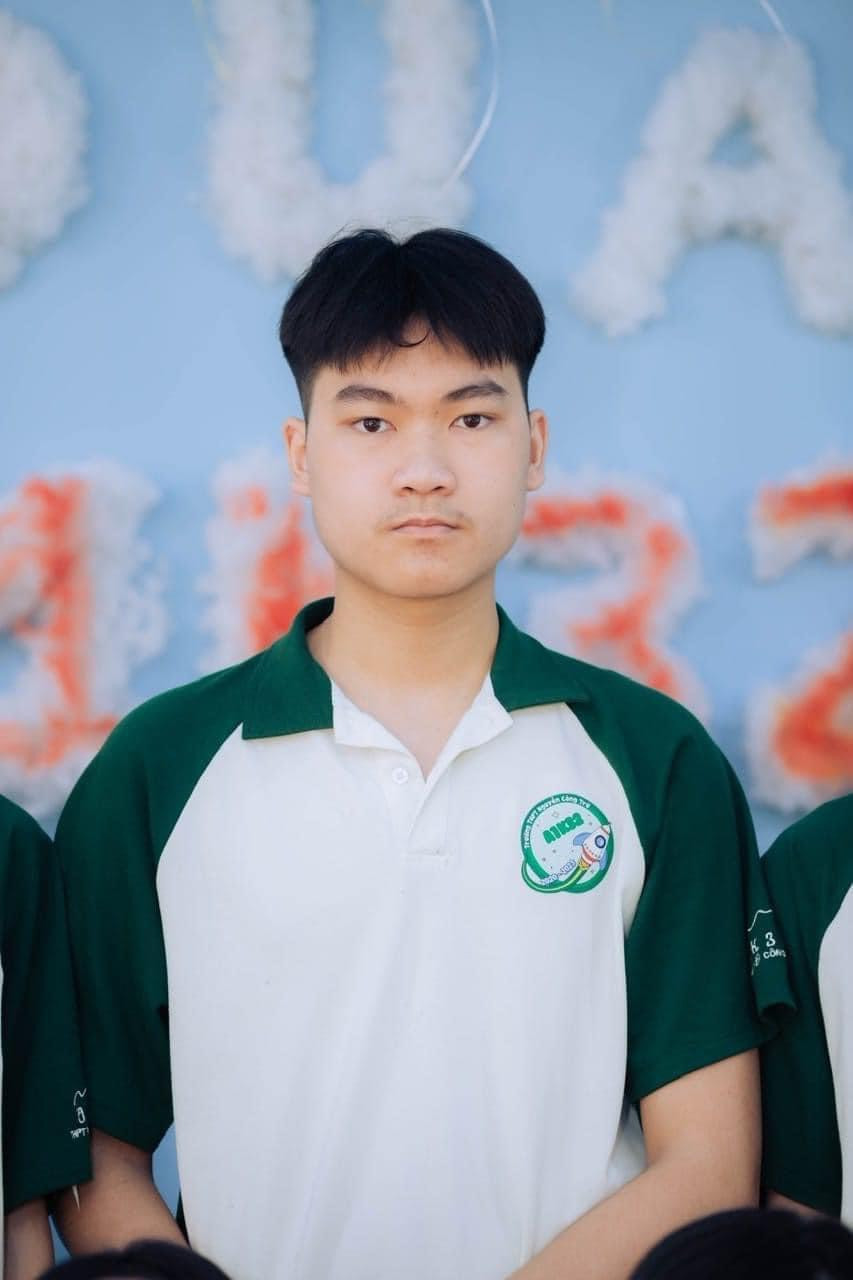 Chân dung em Phan Tuấn Hiệp xuất sắc giành được 28,5 điểm khối A01