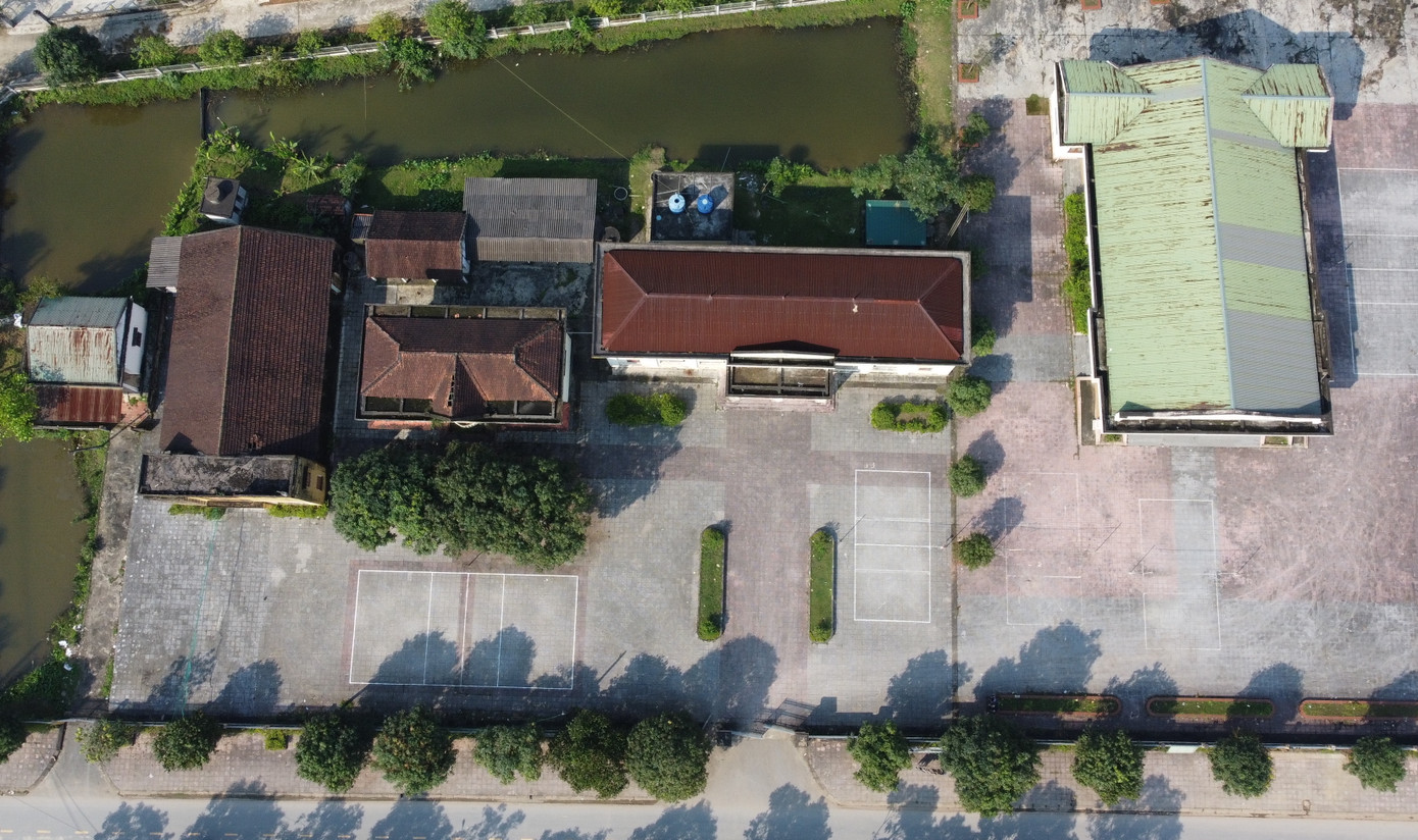 Trụ sở UBND xã Thạch Hương (cũ) có nhiều phòng được xây dựng kiên cố, khang trang, rộng rãi.