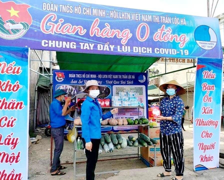 Gian hàng "0 đồng" giúp đỡ người dân gặp khó khăn trong mùa dịch. Gian hàng "0 đồng" giúp đỡ người dân gặp khó khăn trong mùa dịch.