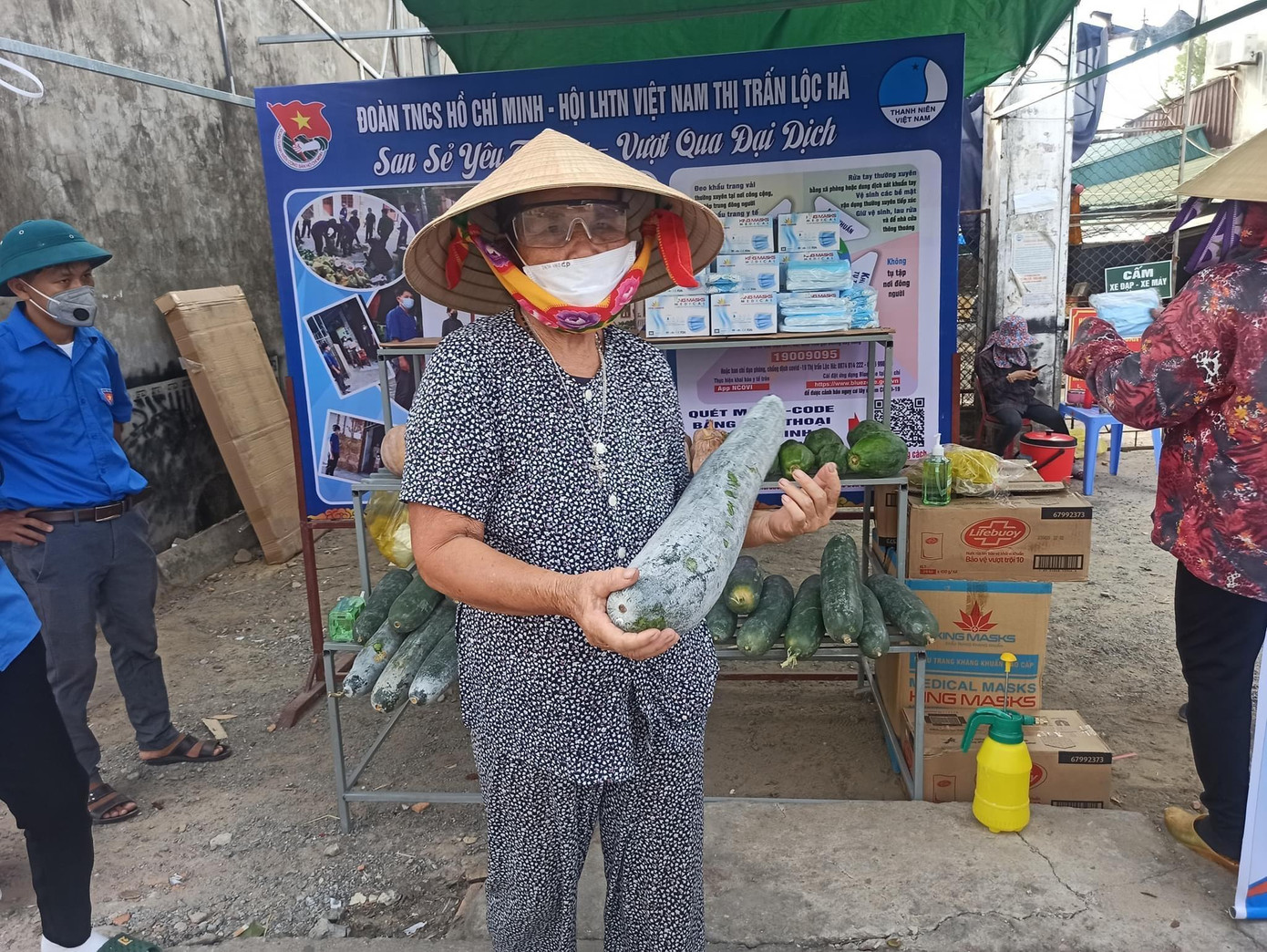 Đây là hoạt động đầy ý nghĩa, thiết thực nhằm giúp đỡ người dân bị ảnh hưởng bởi dịch COVID-19. Đây là hoạt động đầy ý nghĩa, thiết thực nhằm giúp đỡ người dân bị ảnh hưởng bởi dịch COVID-19.