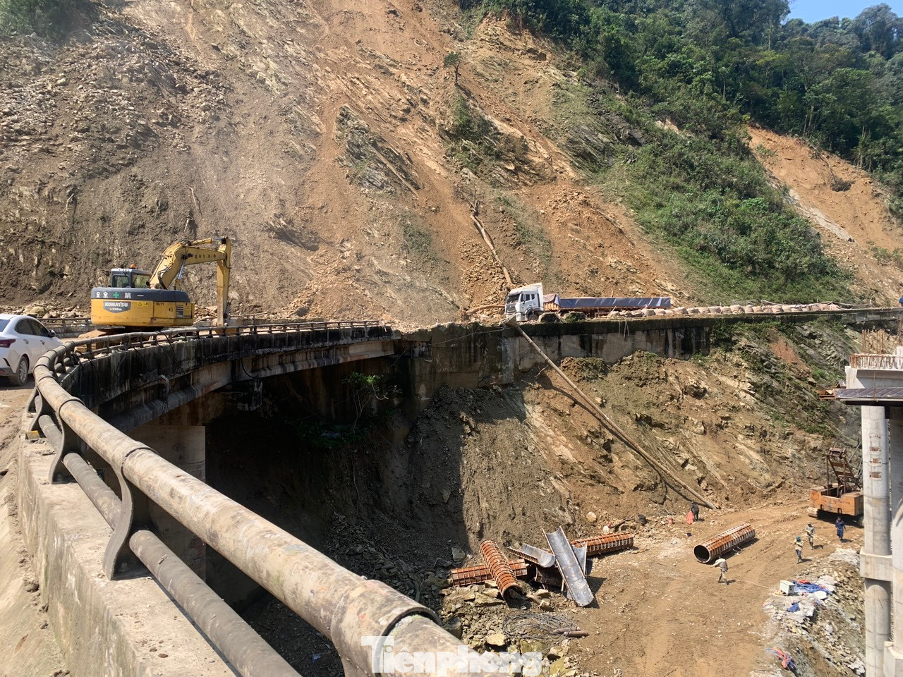 Theo Giám đốc Ban điều hành Dự án đầu tư xây dựng công trình cải tạo, nâng cấp quốc lộ 8A, dự kiến cầu Eo Cô Gái mới sẽ được đưa vào sử dụng từ 30/6 nếu thời tiết thuận lợi. Khi công trình này hoàn thiện đưa vào sử dụng sẽ đảm bảo an toàn hơn khi không phải đi qua vị trí thường xuyên bị sạt lở.