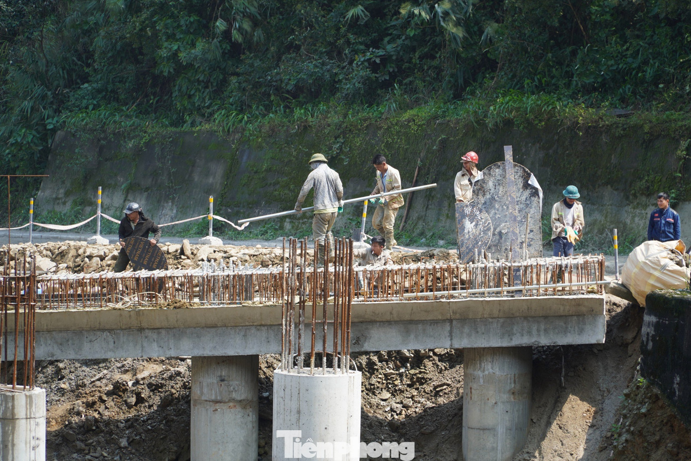 Dự án cầu vắt qua vực sâu, kỳ vọng xóa bỏ điểm nóng sạt lở Eo Cô Gái.