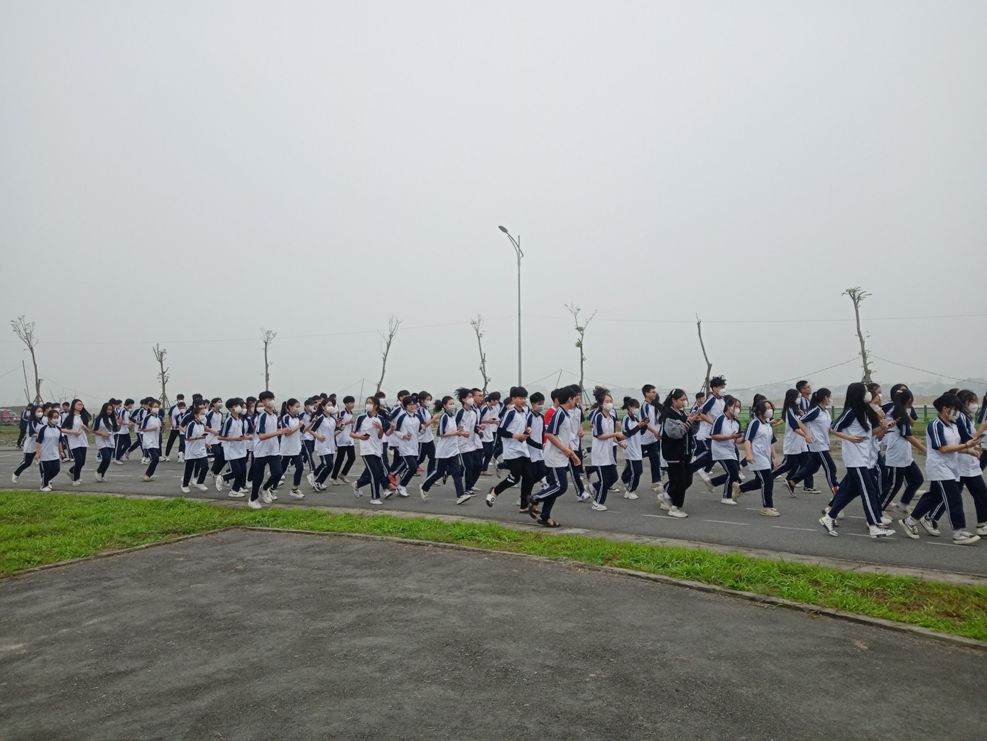 Đông đảo đoàn viên thanh niên tham gia.