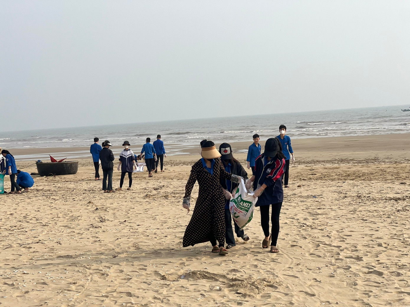 Hoạt động với hàng trăm đoàn viên thanh niên tham gia.