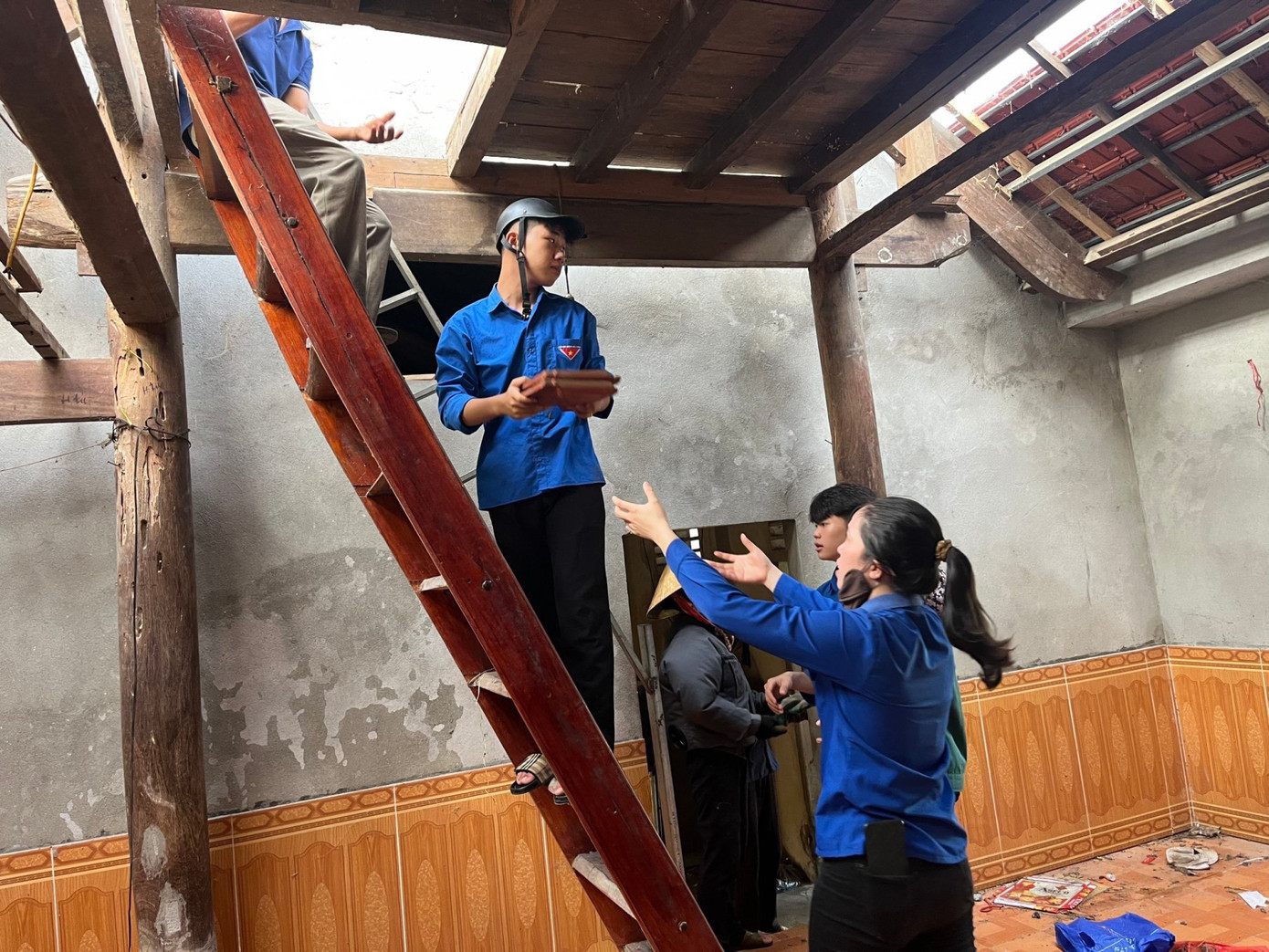 Toàn tỉnh Hà Tĩnh đã thành lập 99 tổ tình nguyện xung kích tại chỗ và đang triển khai hiệu quả các phần việc hỗ trợ.