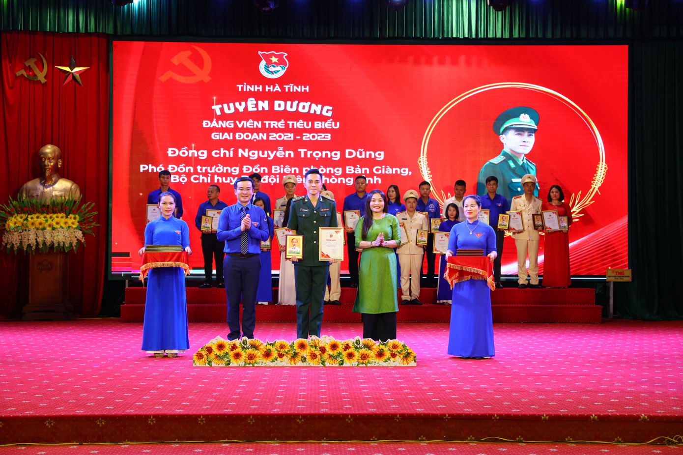 Hà Tĩnh tuyên dương 35 đảng viên, cán bộ công chức, viên chức trẻ giỏi.