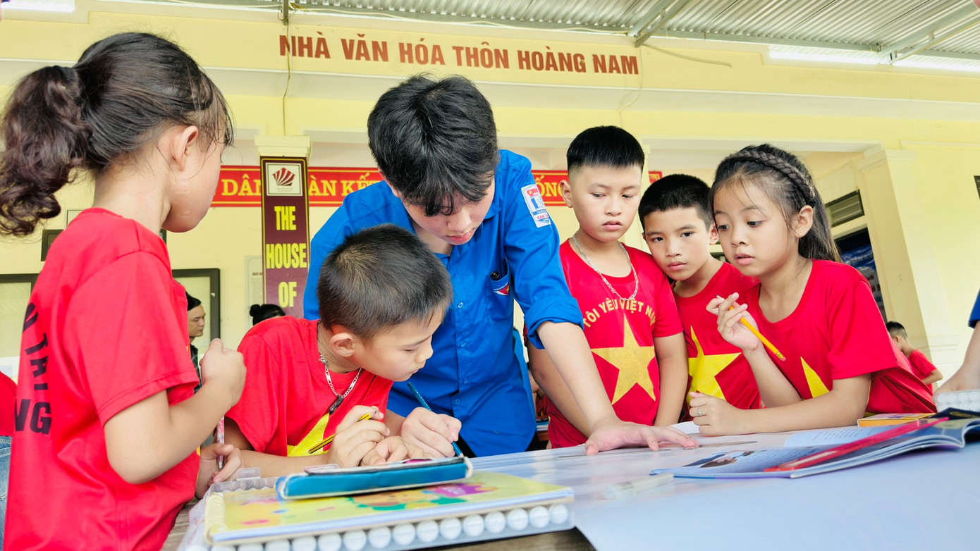 Các sân chơi, cuộc thi viết, vẽ, thuyết trình về sách đã góp phần khơi dậy niềm đam mê đọc sách của thanh, thiếu niên, nhi đồng. Các sân chơi, cuộc thi viết, vẽ, thuyết trình về sách đã góp phần khơi dậy niềm đam mê đọc sách của thanh, thiếu niên, nhi đồng.