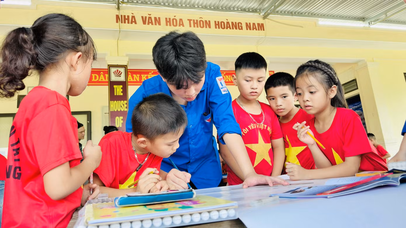Các sân chơi, cuộc thi viết, vẽ, thuyết trình về sách đã góp phần khơi dậy niềm đam mê đọc sách của thanh, thiếu niên, nhi đồng. Các sân chơi, cuộc thi viết, vẽ, thuyết trình về sách đã góp phần khơi dậy niềm đam mê đọc sách của thanh, thiếu niên, nhi đồng.