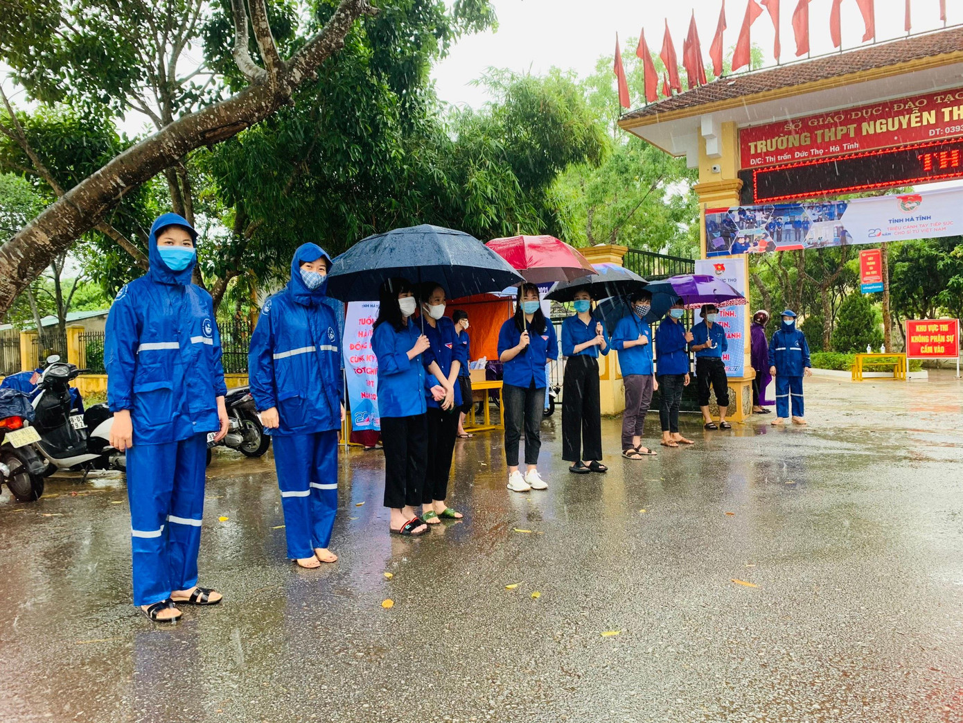 Trong ngày đầu thi tốt nghiệp THPT, Hà Tĩnh thời tiết có mưa lớn.