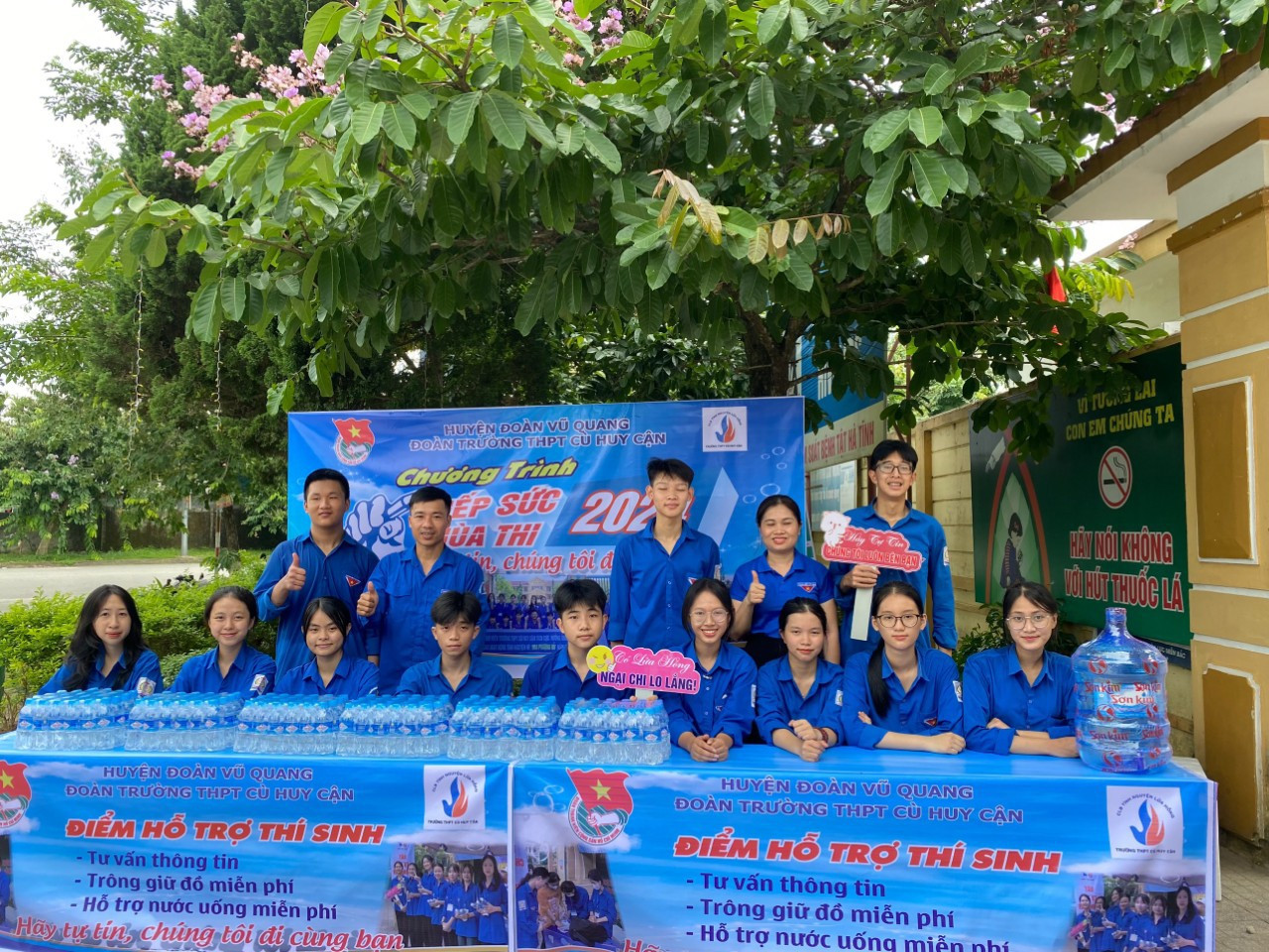 Tại huyện Vũ Quang công tác tổ chức, dọn dẹp và chuẩn bị nước... để hỗ trợ các thí sinh đã hoàn thành.