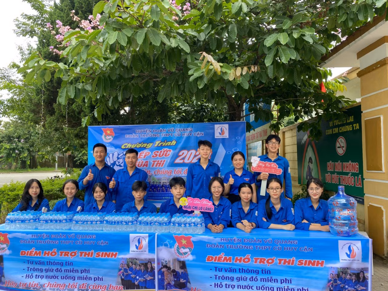Tại huyện Vũ Quang công tác tổ chức, dọn dẹp và chuẩn bị nước... để hỗ trợ các thí sinh đã hoàn thành.