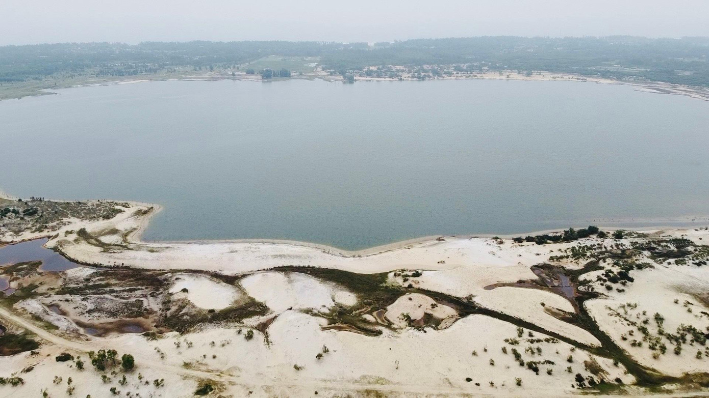 Moong mỏ nơi dự án khai thác mỏ sắt Thạch Khê. Moong mỏ nơi dự án khai thác mỏ sắt Thạch Khê.