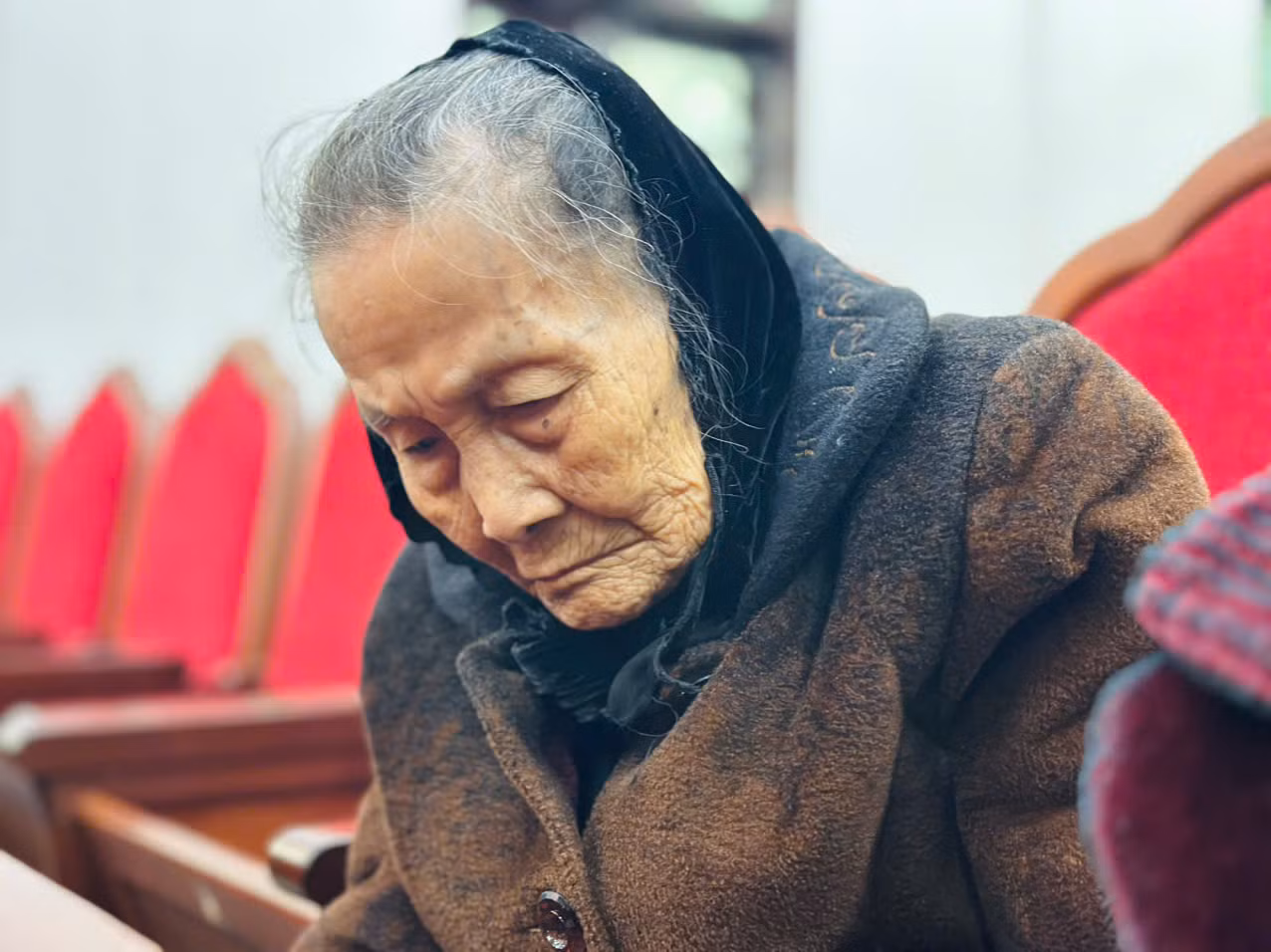 Mẹ Trương Thị Bẹp hy vọng lần này sẽ tìm thấy phần mộ của con trai.
