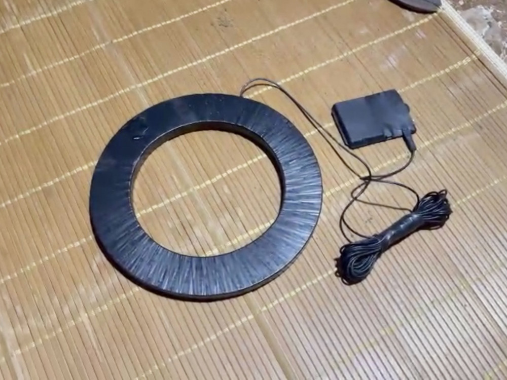 Thiết bị đánh bạc "bịp" đối tượng Lê Văn Nam sử dụng để điều khiển con vị.