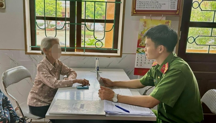 Bà N. đến cơ quan công an trình báo sự việc.