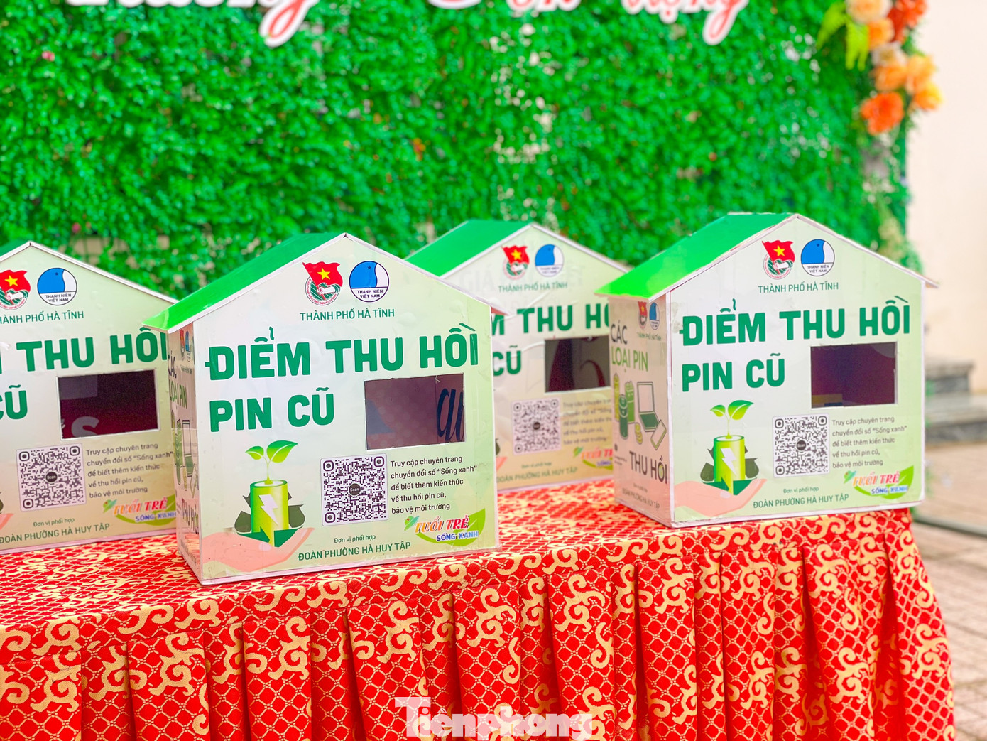 Sau khi thí điểm xong, những ngôi nhà thu gom pin cũ được trao tặng cho các trường mầm non, tiểu học trên địa bàn phường Hà Huy Tập. Hàng tuần, Đoàn phường Hà Huy Tập sẽ chịu trách nhiệm thu gom, đưa tới nơi xử lý đảm bảo an toàn