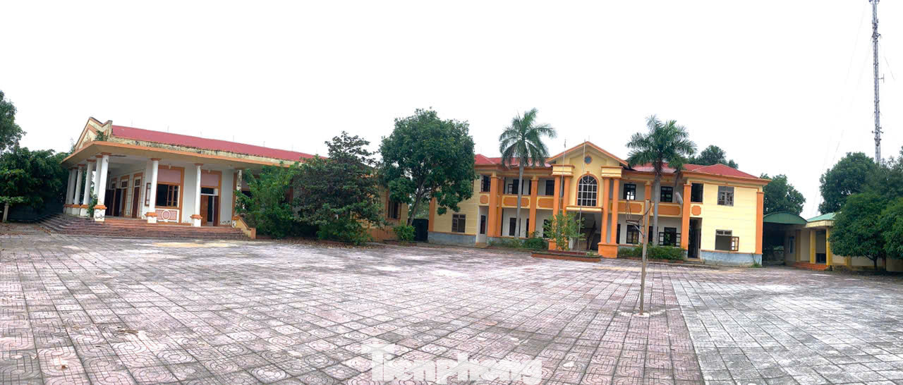 Năm 2020, xã Lưu Vĩnh Sơn (huyện Thạch Hà, tỉnh Hà Tĩnh) được hình thành từ 3 xã là Thạch Lưu, Thạch Vĩnh và Bắc Sơn, trụ sở được đặt tại xã Thạch Vĩnh cũ. Sau sáp nhập thành xã Lưu Vĩnh Sơn, hai trụ sở hành chính xã Thạch Lưu và Bắc Sơn bỏ hoang. Trong ảnh trụ sở xã Bắc Sơn cũ đang bỏ hoang.