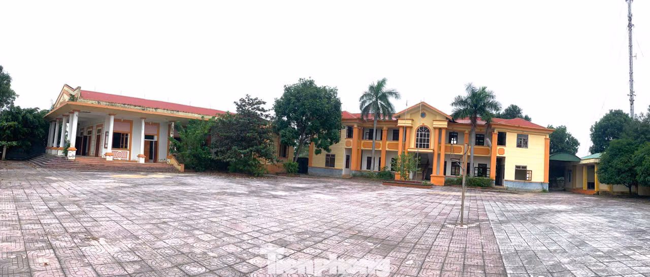 Năm 2020, xã Lưu Vĩnh Sơn (huyện Thạch Hà, tỉnh Hà Tĩnh) được hình thành từ 3 xã là Thạch Lưu, Thạch Vĩnh và Bắc Sơn, trụ sở được đặt tại xã Thạch Vĩnh cũ. Sau sáp nhập thành xã Lưu Vĩnh Sơn, hai trụ sở hành chính xã Thạch Lưu và Bắc Sơn bỏ hoang. Trong ảnh trụ sở xã Bắc Sơn cũ đang bỏ hoang.