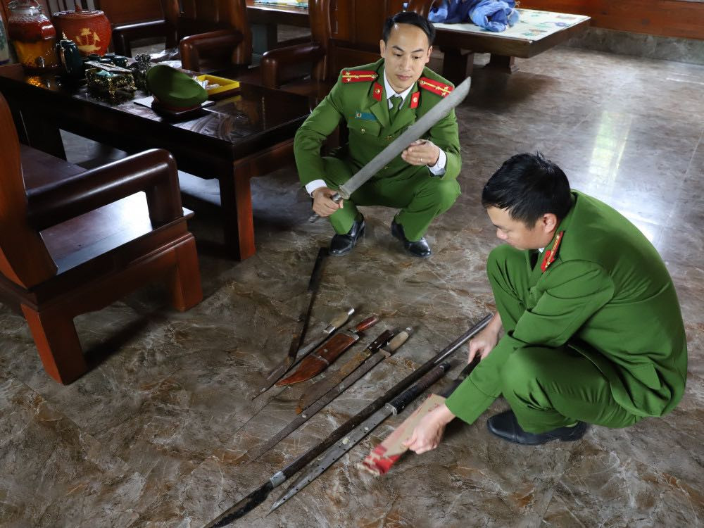 Tang vật công an thu giữ tại nhà riêng của đối tượng.