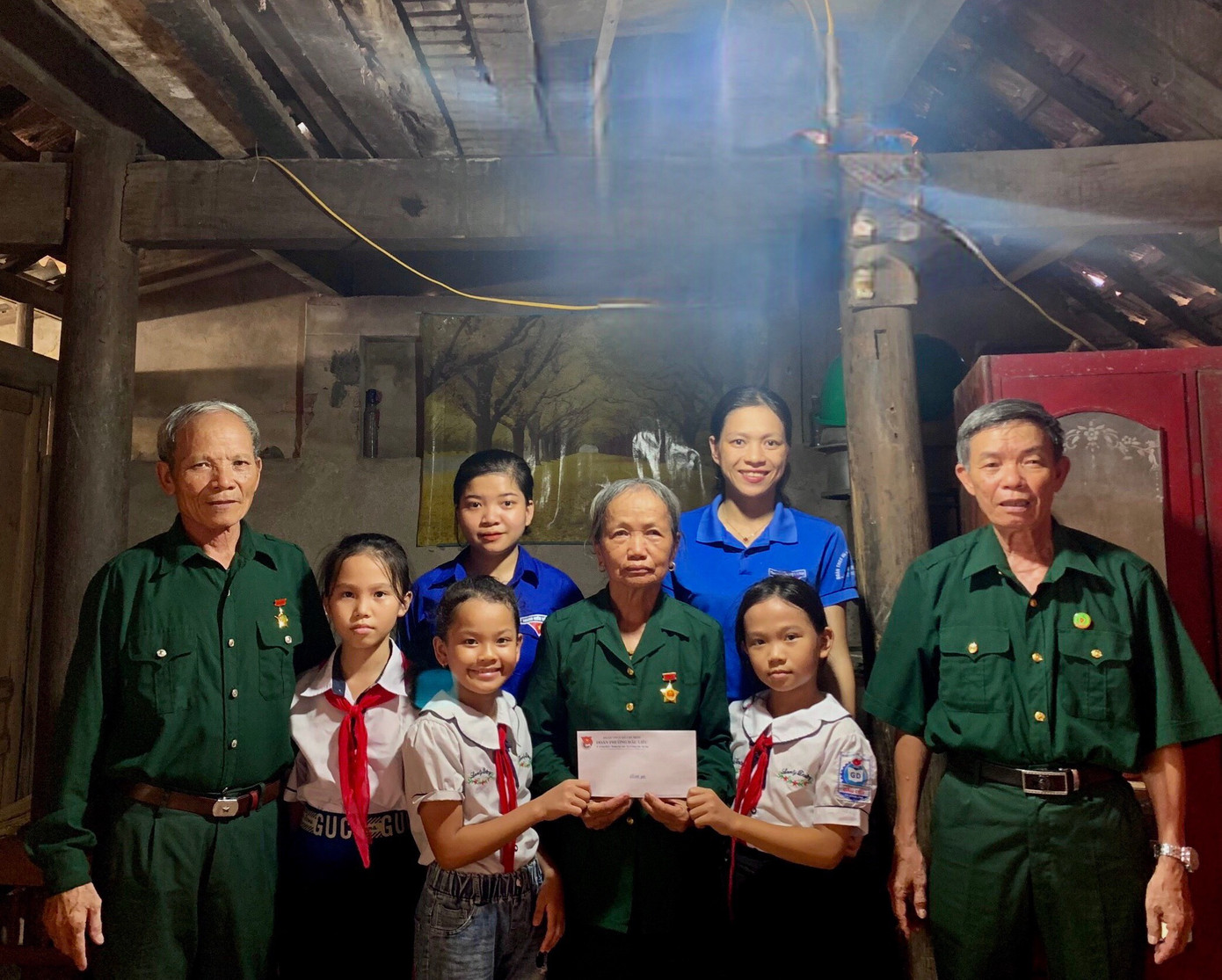 Không chỉ trong tháng 7 mà xuyên suốt trong năm, phong trào “Đền ơn đáp nghĩa”, “Uống nước nhớ nguồn” trở thành hoạt động thường xuyên của tuổi trẻ Hà Tĩnh thông qua nhiều chương trình, hoạt động cụ thể, ý nghĩa gắn với các phong trào thi đua, phong trào hành động cách mạng của tổ chức Đoàn, Hội, Đội các cấp.