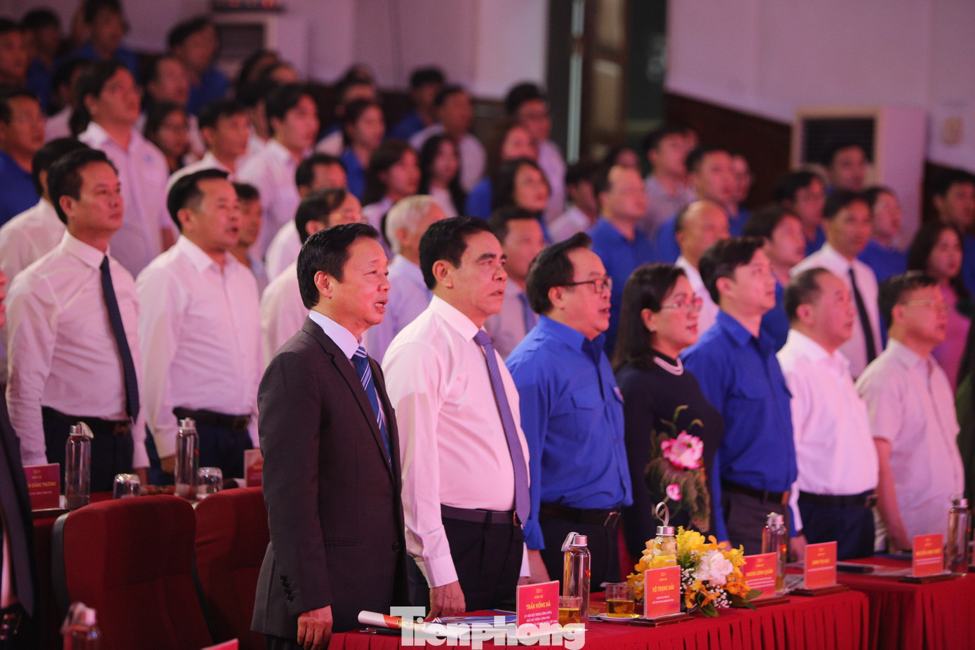 Lãnh đạo, đại biểu tham dự chương trình. Lãnh đạo, đại biểu tham dự chương trình.