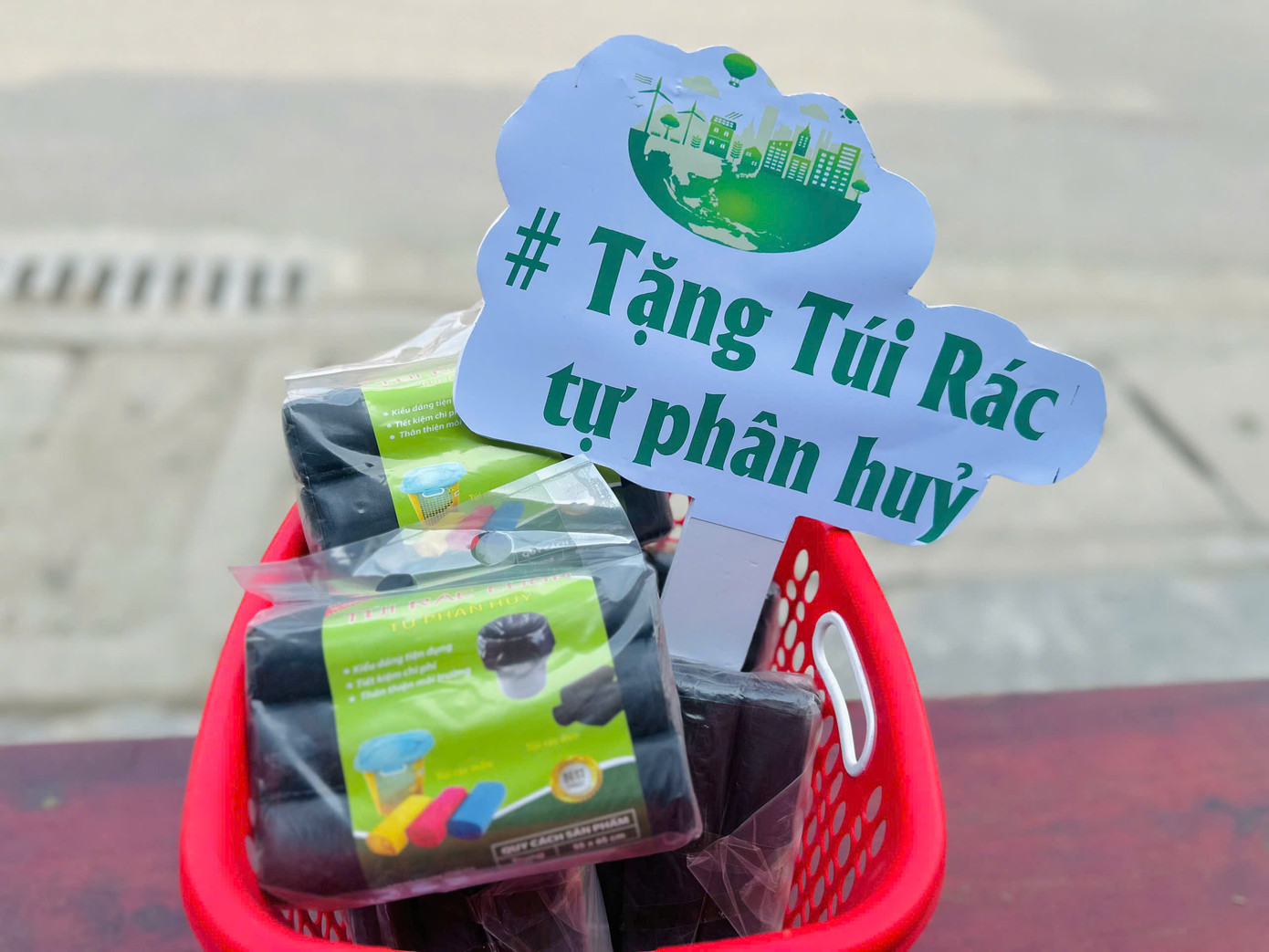 Tại buổi diễn ra hoạt động, đoàn viên thanh niên cũng chia sẻ những kiến thức về phân loại nguồn, tái chế giảm thiểu rác thải.