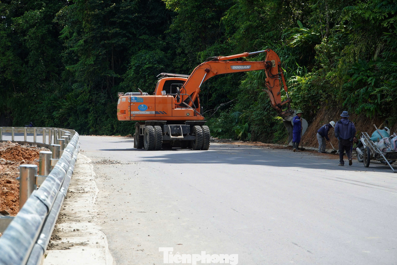 Dự án cải tạo, nâng cấp quốc lộ 8A, đang trong giai đoạn hoàn thiện. Dự án đầu tư xây dựng công trình cải tạo, nâng cấp quốc lộ 8A được Bộ Giao thông vận tải phê duyệt triển khai từ tháng 10/2010, với tổng mức đầu tư hơn 1.660 tỷ đồng. Đến nay, Sau 10 năm phê duyệt thi công, tuyến đường đang dần hoàn thiện.