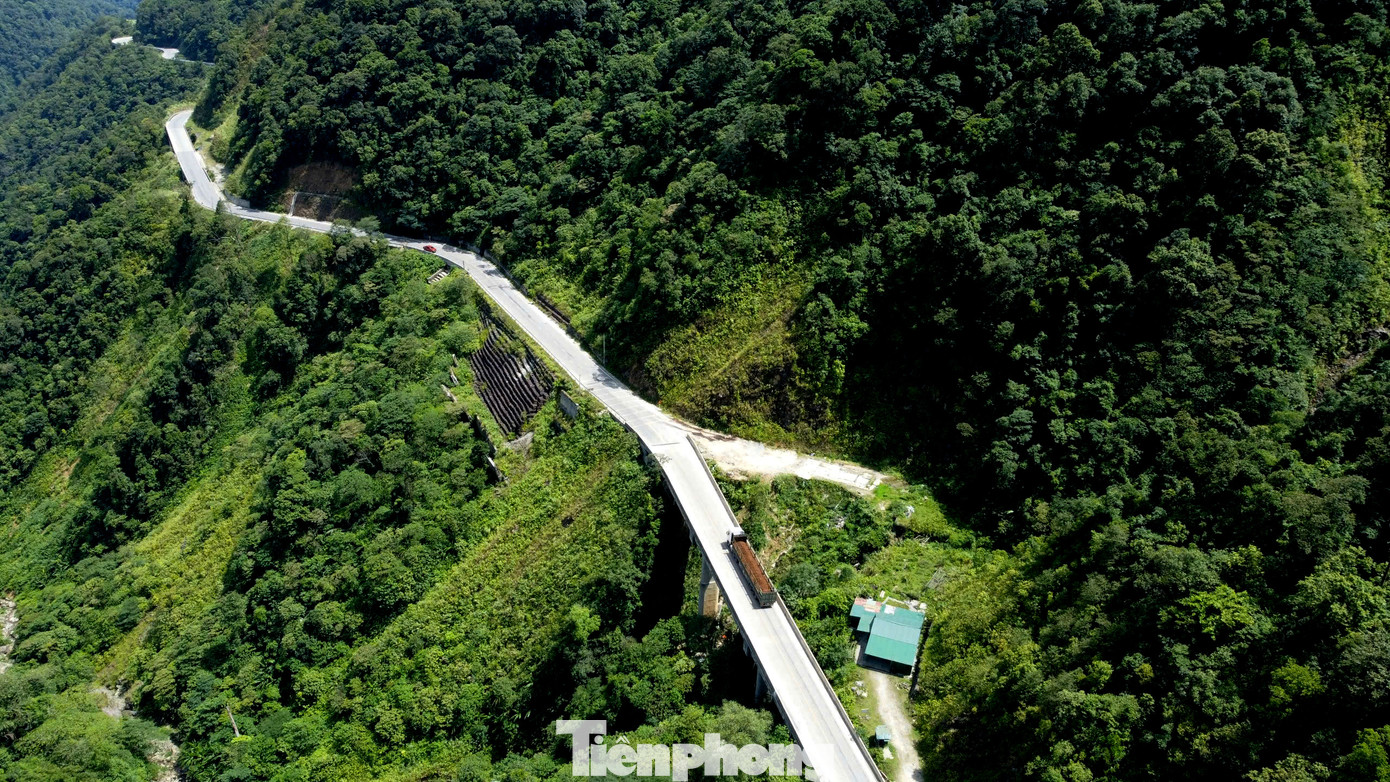 Quốc lộ 8A là tuyến giao thông huyết mạch, đóng vai trò quan trọng trong phát triển kinh tế, xã hội, bảo đảm quốc phòng, an ninh khu vực phía tây tỉnh Hà Tĩnh. Ðây cũng là con đường ra biển ngắn nhất của nước bạn Lào và các tỉnh đông bắc Thái Lan.