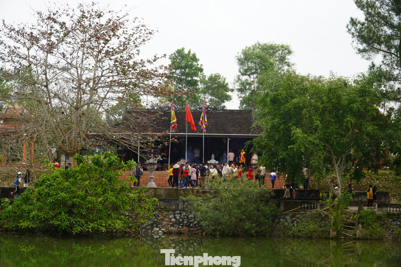 Lễ hội Hàm Nghi – Sơn Phòng tổ chức rước sắc phong vua Hàm Nghi ban tặng được tổ chức ở ba ngôi đền là đền thờ Đức Thánh Mẫu Trầm Lâm (còn gọi là đền Trầm Lâm), đền thờ vua Hàm Nghi và đền Công Đồng. Lễ hội Hàm Nghi – Sơn Phòng tổ chức rước sắc phong vua Hàm Nghi ban tặng được tổ chức ở ba ngôi đền là đền thờ Đức Thánh Mẫu Trầm Lâm (còn gọi là đền Trầm Lâm), đền thờ vua Hàm Nghi và đền Công Đồng.