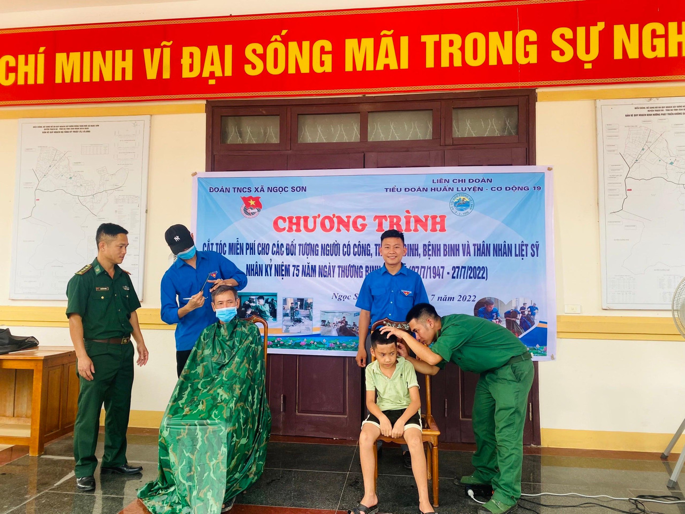 Chương trình cắt tóc miễn phí cho các đối tượng người có công, thương binh, bệnh binh và thân nhân liệt sỹ đường Đoàn xã Ngọc Sơn, huyện Thạch Hà triển khai nhằm tri ân dịp kỷ niệm ngày 27/7.