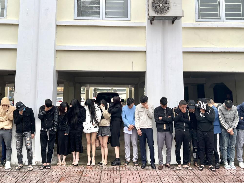 Nhóm đối tượng bị phát hiện sử dụng trái phép chất ma tuý. (Ảnh CAHT)