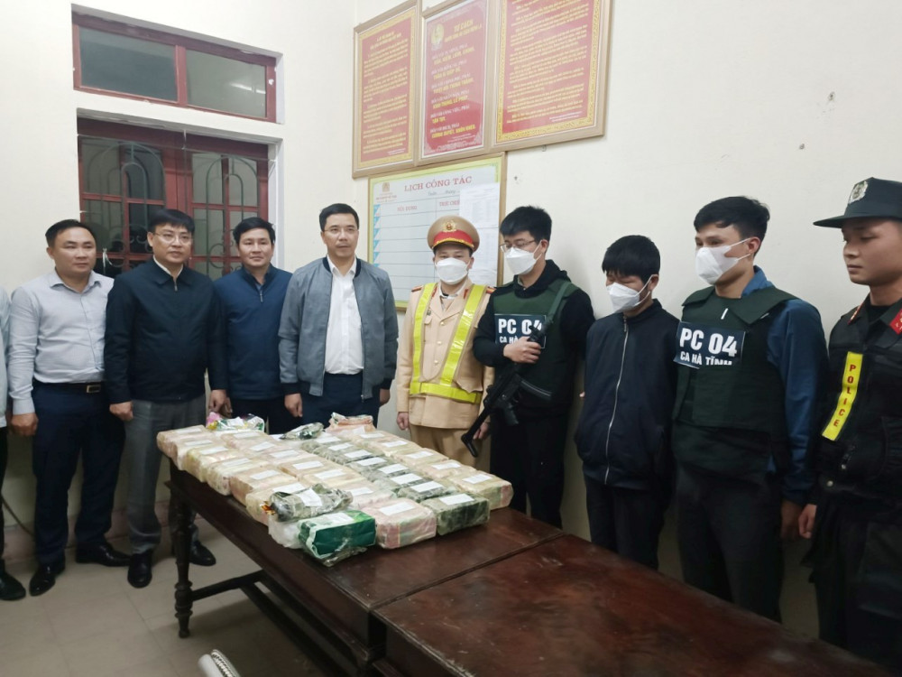 Thượng tá Nguyễn Hồng Phong - Giám đốc Công an tỉnh và Đại tá Nguyễn Thanh Liêm - Phó Giám đốc trực tiếp chỉ đạo điều tra, bắt giữ đối tượng. Ảnh: CAHT Thượng tá Nguyễn Hồng Phong - Giám đốc Công an tỉnh và Đại tá Nguyễn Thanh Liêm - Phó Giám đốc trực tiếp chỉ đạo điều tra, bắt giữ đối tượng. Ảnh: CAHT