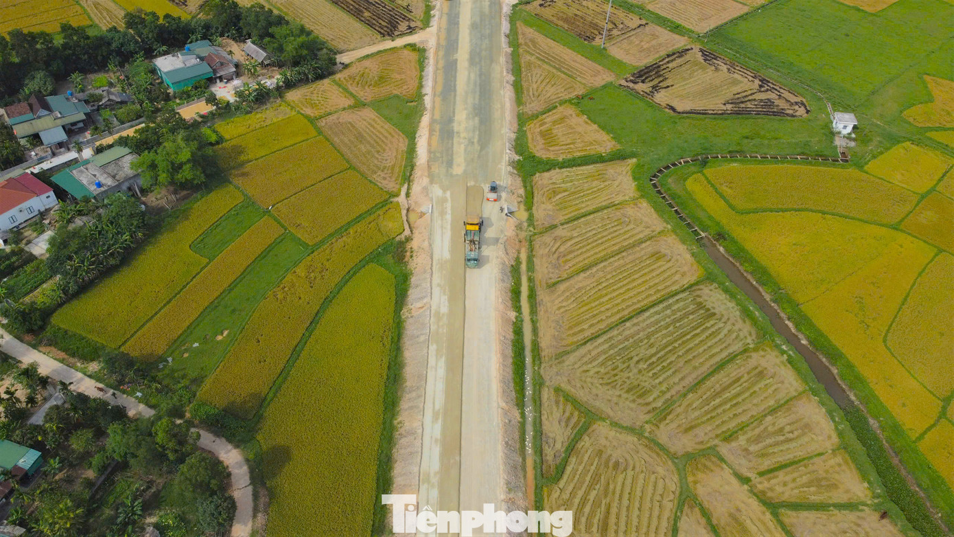 Nhờ công tác giải phóng mặt bằng thuận lợi, nhà thầu huy động máy móc, nhân lực tập trung thực hiện dự án.