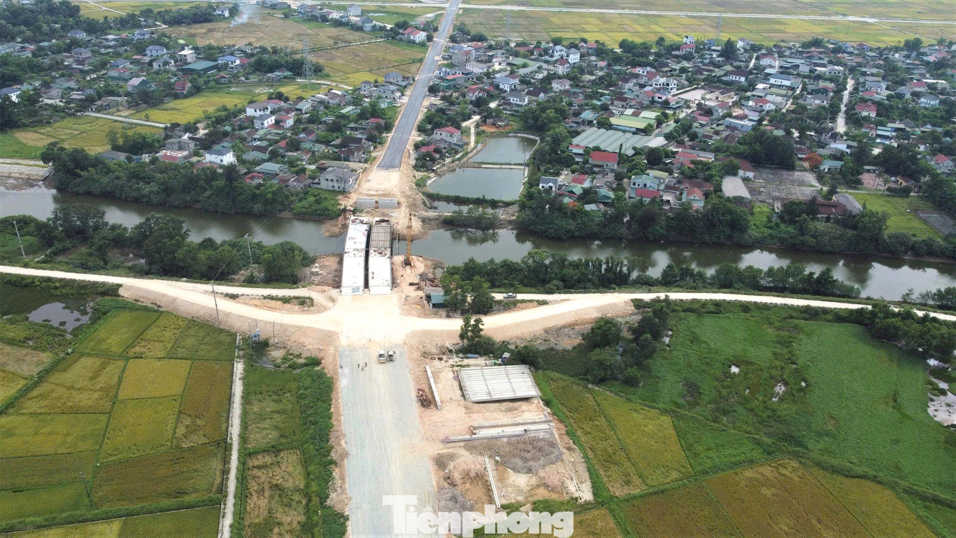 Dự án này được thi công cùng với thời điểm khởi công 3 dự án thành phần cao tốc giai đoạn 2021 - 2025 qua Hà Tĩnh - 1/1/2023. Hiện khối lượng dự án đạt 85% kế hoạch với việc đã hoàn thành thi công móng, nền đường và các công trình kỹ thuật trên tuyến...