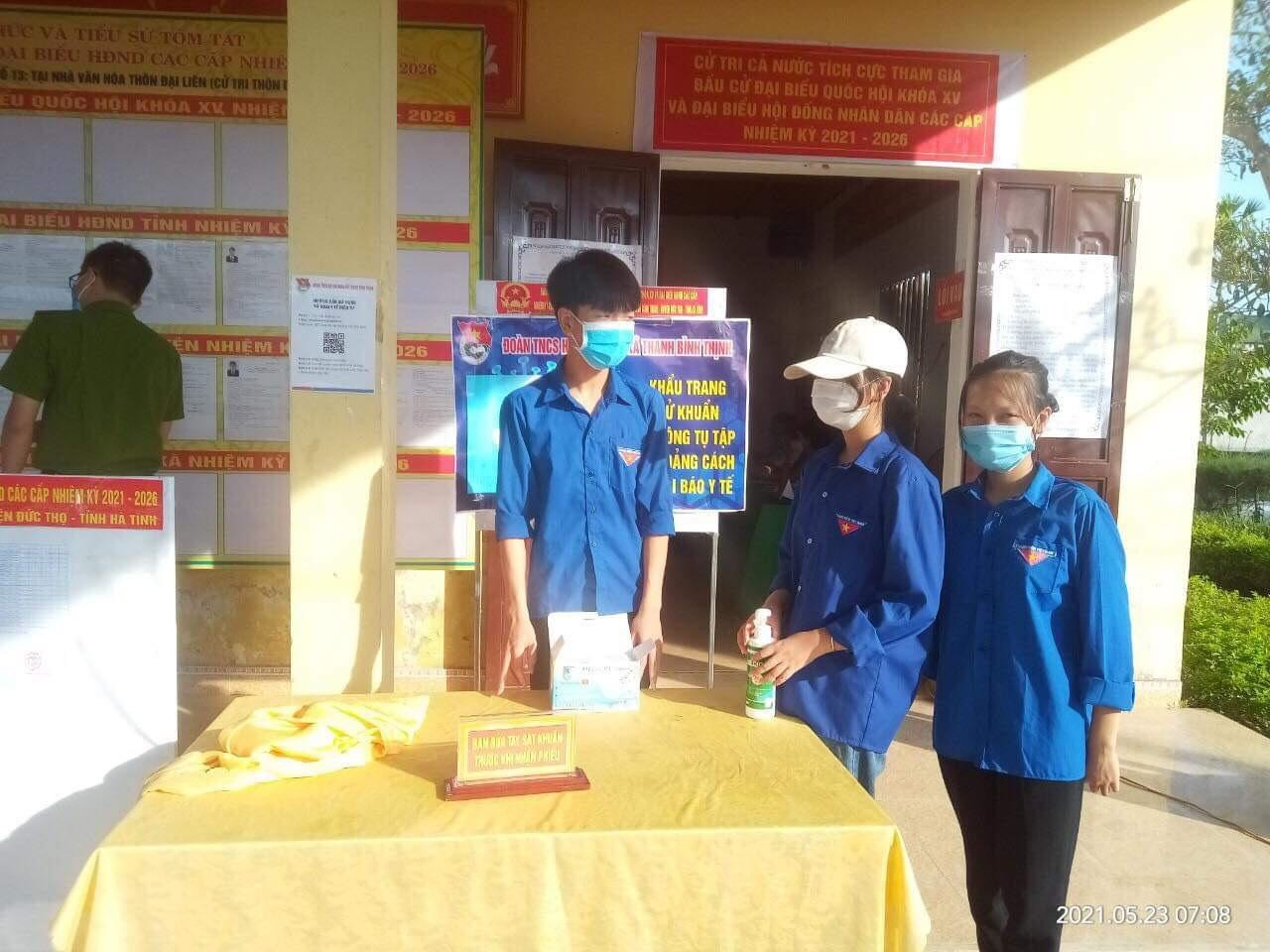 Tại huyện Đức Thọ đã thành lập 120 đội TNTN với sự tham gia của hơn 650 ĐVTN hỗ trợ tại các khu vực bầu cử trong toàn huyện.