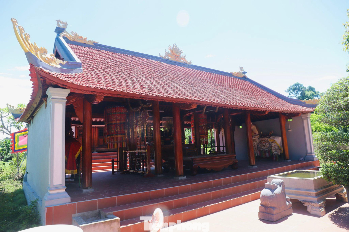 Đền Trúc được xây dựng vào khoảng thế kỷ 16 - nơi làm căn cứ nghĩa quân đóng quân trước đóng tại thành Lục Niên, thuộc huyện lỵ Đỗ Gia, nay thuộc xã Tân Mỹ Hà, huyện Hương Sơn.