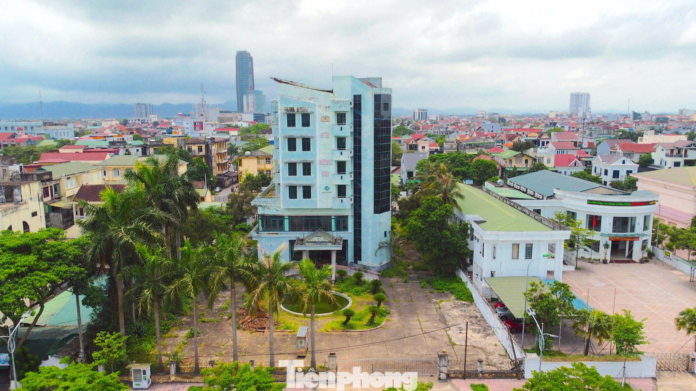 Nhà khách Hương Sen được định giá 63 tỷ đồng, đã đưa ra bán đấu giá nhưng cũng không có người mua nên các sở ban ngành đang làm hồ sơ để cho thuê.