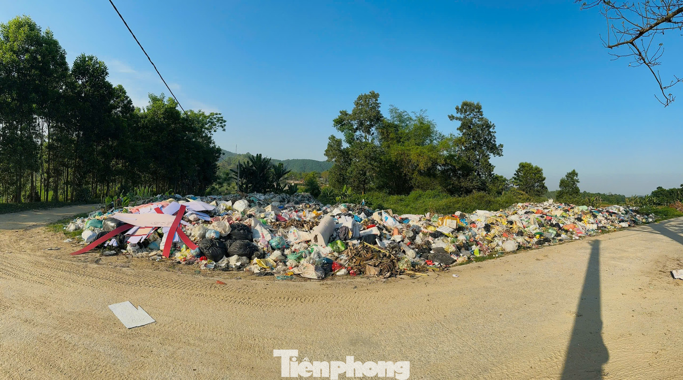 Rác thải không được phân loại, từ xác động vật, chai nhựa, kính vỡ hay rác thải xây dựng…