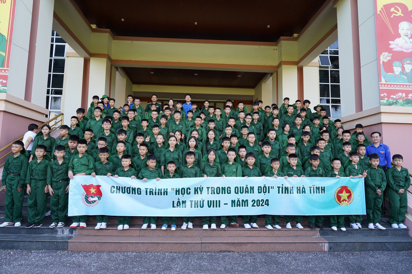 Chương trình “Học kỳ trong Quân đội” năm 2024 tại Hà Tĩnh có 100 em học sinh tham gia. Chương trình diễn ra từ ngày 16/6-22/6 tại doanh trại Trung đoàn 841, đóng quân trên địa bàn thị trấn Cẩm Xuyên. Ảnh: HN