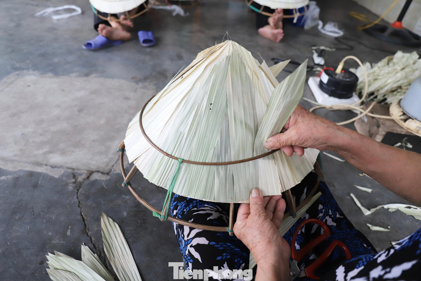 Nón Đan Du có hai loại. Một loại được sử dụng trong sinh hoạt hằng ngày. Một loại được dùng để trang trí, cưới hỏi. Loại dùng trong sinh hoạt có vành to, cứng và dày. Còn nón dùng để trang trí hay dịp cưới hỏi thì làm nhỏ, vành mỏng.