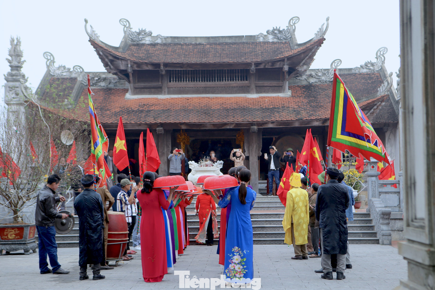 Theo phong tục địa phương, lễ cúng vọng vua Mai bắt đầu từ ngày 12 tháng Giêng, còn lễ giỗ chính thức sẽ được tổ chức vào ngày 13 tháng Giêng.