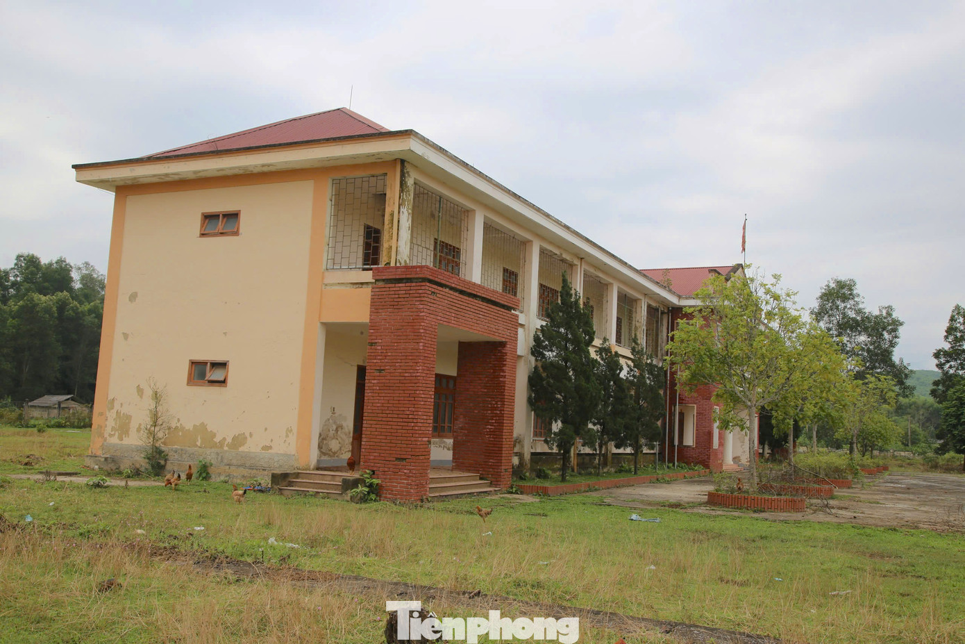 Sau nhiều năm đào tạo, song không thu hút được học sinh theo học, đến năm 2021, Trung tâm GDTX huyện Hương Khê phải đóng cửa vì không đáp ứng được mục tiêu ban đầu đề ra. Sau nhiều năm đào tạo, song không thu hút được học sinh theo học, đến năm 2021, Trung tâm GDTX huyện Hương Khê phải đóng cửa vì không đáp ứng được mục tiêu ban đầu đề ra.