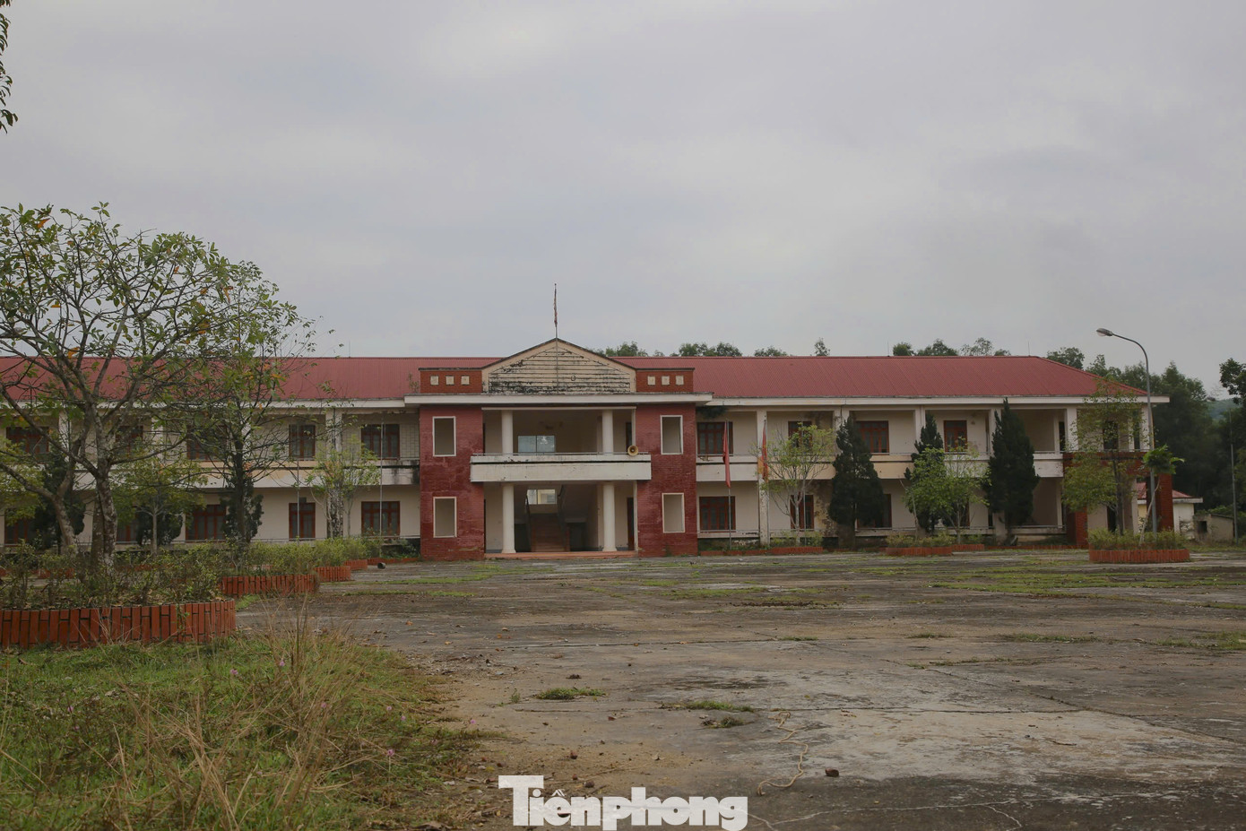 Trung tâm dạy nghề, hướng nghiệp và giáo dục thường xuyên (GDTX) Hương Khê có diện tích 35.700 m2, được đầu tư 39 tỷ đồng nằm ở địa phận xã Hương Bình (Hương Khê, Hà Tĩnh). Trung tâm dạy nghề, hướng nghiệp và giáo dục thường xuyên (GDTX) Hương Khê có diện tích 35.700 m2, được đầu tư 39 tỷ đồng nằm ở địa phận xã Hương Bình (Hương Khê, Hà Tĩnh).