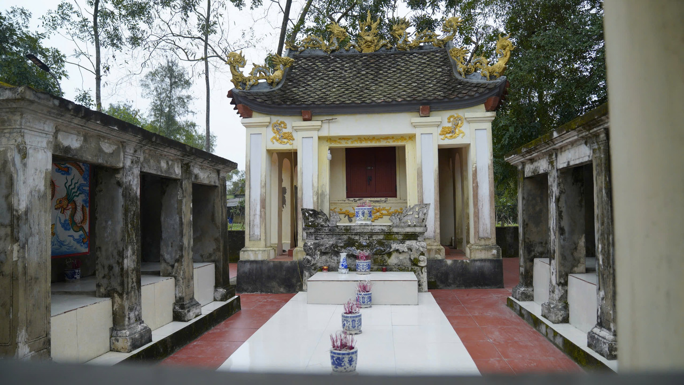 Đền Kinh Hạ sở hữu kiến trúc cổ kính, bao gồm Thượng Điện, Hạ Điện, hệ thống tam quan, tắc môn, nhà tả hữu vu, ban tế ngoài trời, nhà trù.