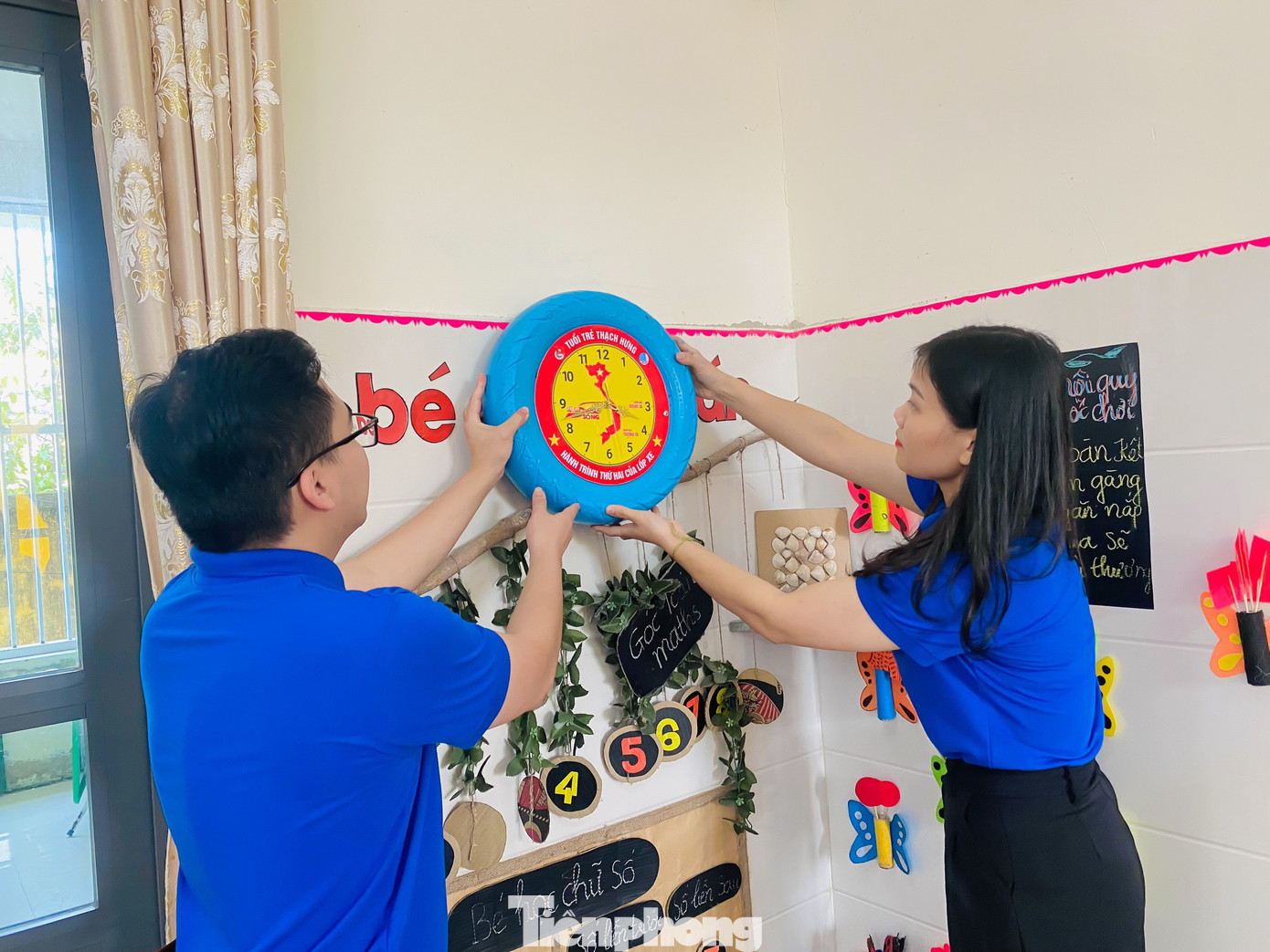 Tại Đoàn xã Thạch Hưng (thành phố Hà Tĩnh) cũng đang triển khai mô hình "Hành trình thứ 2 của lốp xe - Tự hào một dải non sông" chế tạo đồng hồ và trao tặng cho các lớp mầm non.