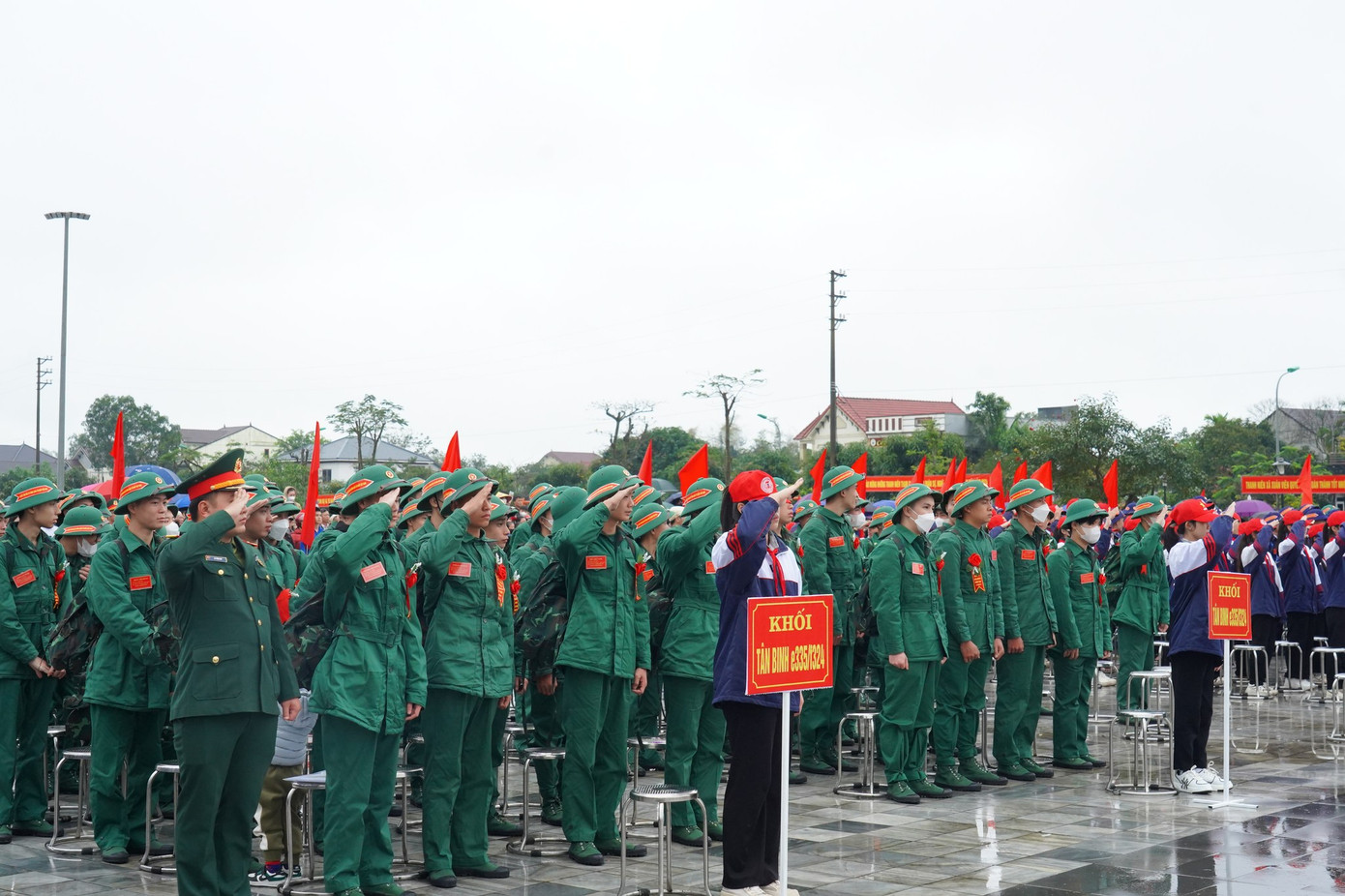 Năm 2024, Hà Tĩnh có chỉ tiêu nhập ngũ quân đội 1.250 thanh niên, công an là 250. Năm 2024, Hà Tĩnh có chỉ tiêu nhập ngũ quân đội 1.250 thanh niên, công an là 250.